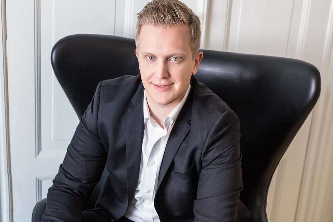 David Manniche, CEO i PropriaAI, fortæller, at vi står midt i en brydningstid med kunstig intelligens med enormt mange muligheder og potentialer, bl.a. inden for juraens verden. Foto: Anja Ekstrøm