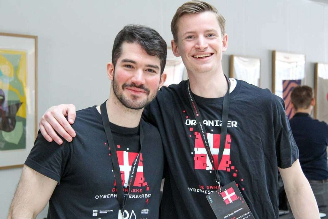 Selvom hackerne dyster mod hinanden er cybersikkerhed i sidste ende en holdsport. AAU/Mads Sejer Nielsen