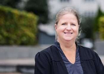 Mette Jørgensen er 51 år og uddannet Cand. Merc. fra CBS. Hun har indtil nu været vicedirektør i Sundhed.dk og har lang erfaring med at arbejde med IT og digitalisering.