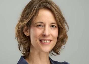 Katharina Hofman har en tysk baggrund og har arbejdet internationalt gennem hele sin karriere.